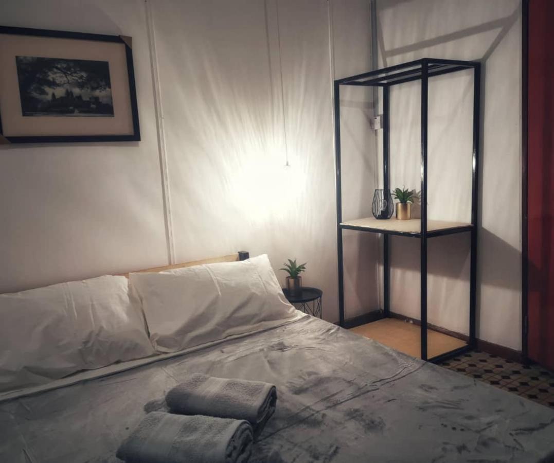 Treehouse Hostel Кучинг Екстериор снимка