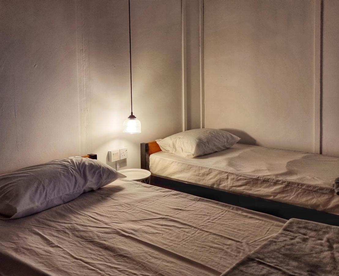 Treehouse Hostel Кучинг Екстериор снимка
