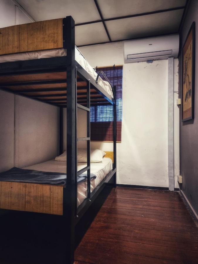 Treehouse Hostel Кучинг Екстериор снимка