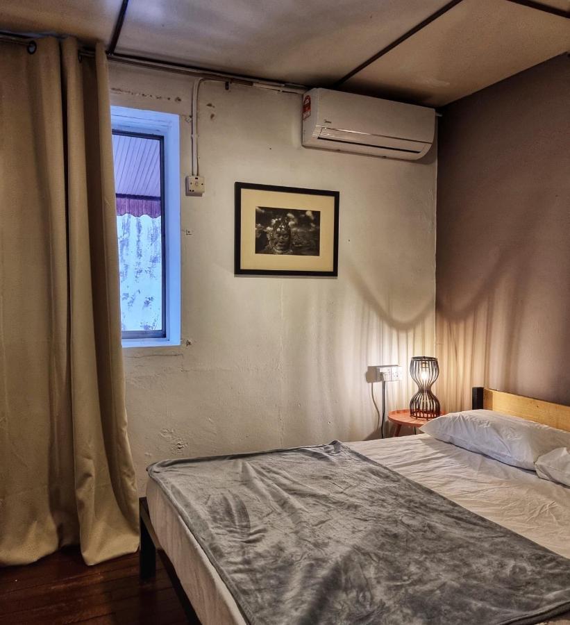 Treehouse Hostel Кучинг Екстериор снимка