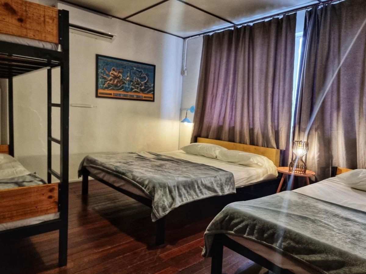 Treehouse Hostel Кучинг Екстериор снимка
